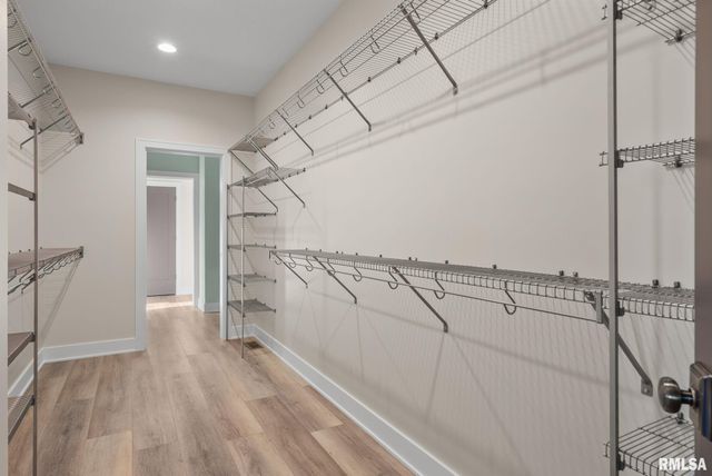 5167 LAKESIDE Court, Bettendorf, IA 52722