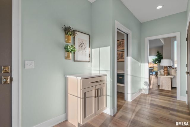 5167 LAKESIDE Court, Bettendorf, IA 52722