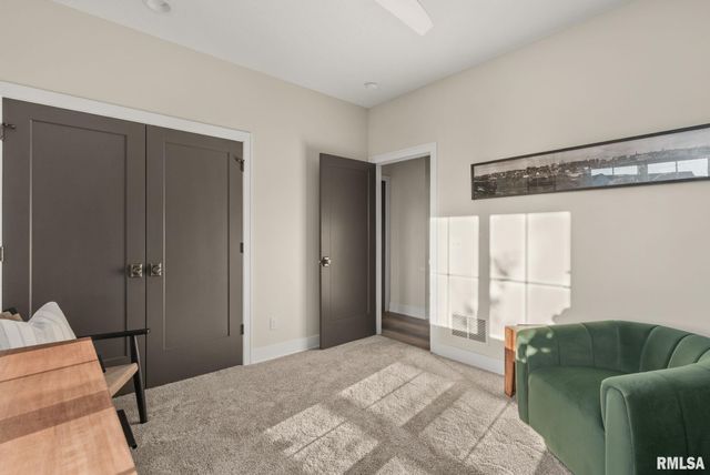 5167 LAKESIDE Court, Bettendorf, IA 52722