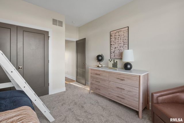 5167 LAKESIDE Court, Bettendorf, IA 52722