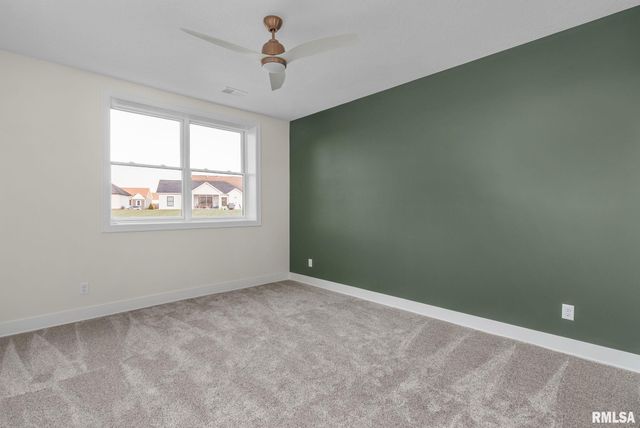 5167 LAKESIDE Court, Bettendorf, IA 52722