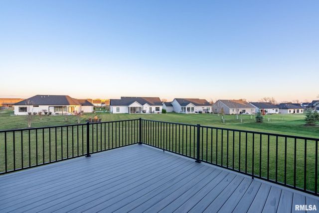 5167 LAKESIDE Court, Bettendorf, IA 52722