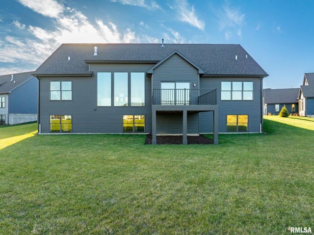 5167 LAKESIDE Court, Bettendorf, IA 52722