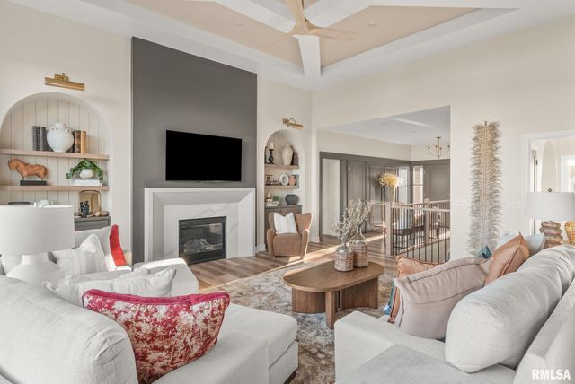 5167 LAKESIDE Court, Bettendorf, IA 52722