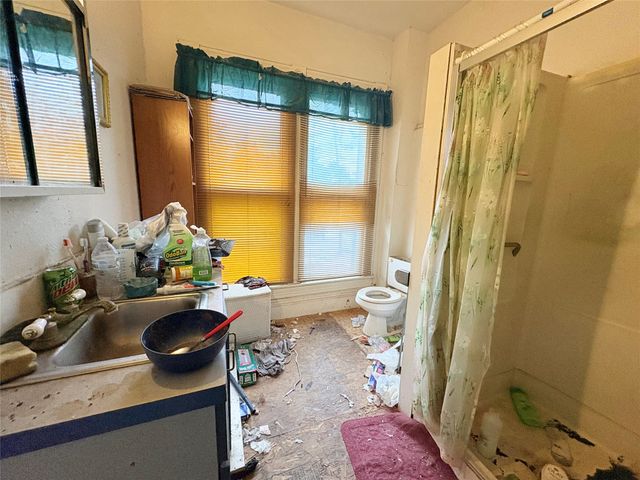 542 Guthrie Avenue, Des Moines, IA 50313