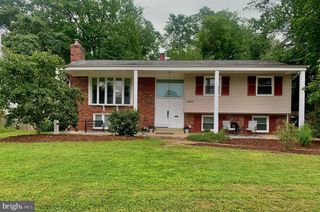 8305 FORT HUNT RD, Alexandria, VA 22308