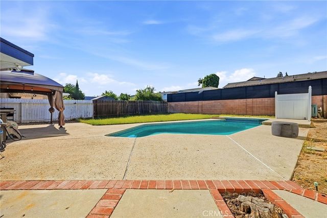 19927 Cantara, Winnetka, CA 91306