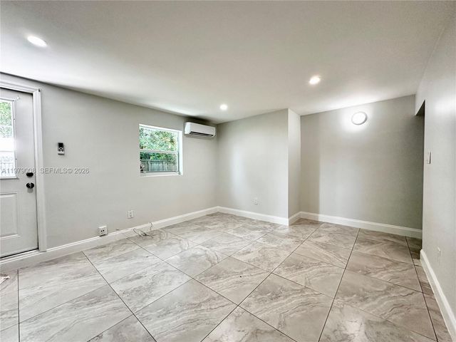 1279 NE 40th Pl 3, Oakland Park, FL 33334