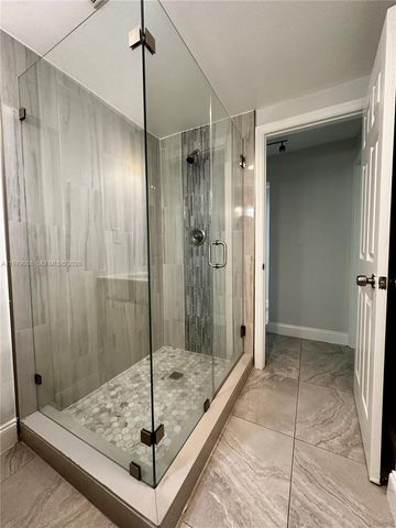 1279 NE 40th Pl 3, Oakland Park, FL 33334