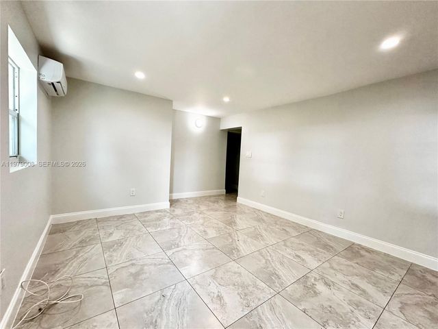 1279 NE 40th Pl 3, Oakland Park, FL 33334