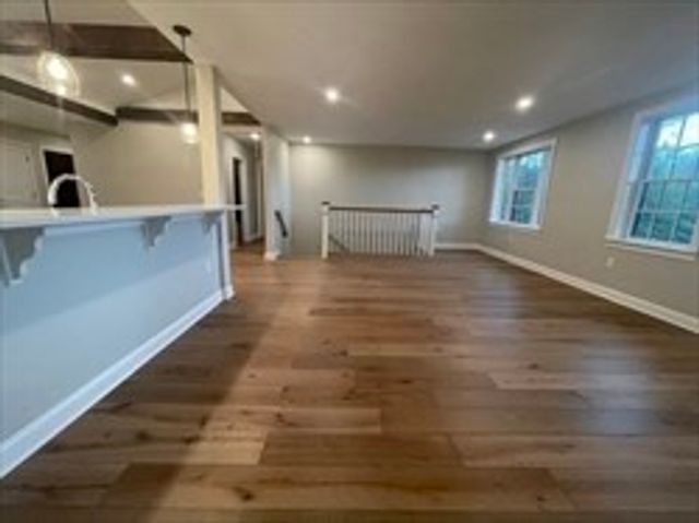 555 Foundry St B, Easton, MA 02375