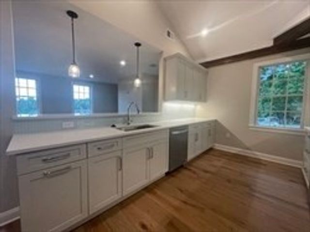 555 Foundry St B, Easton, MA 02375