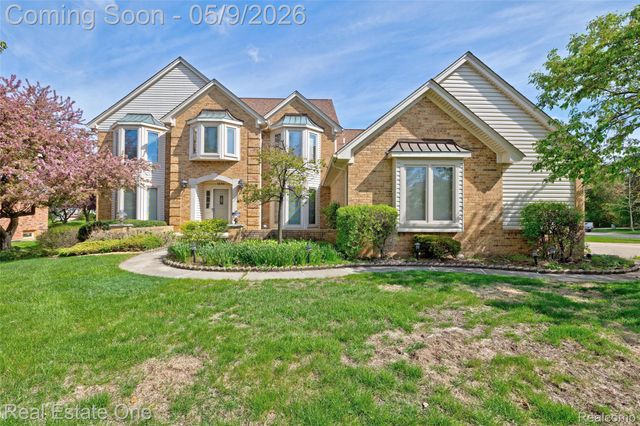 1688 Carpenter Drive, Troy, MI 48098