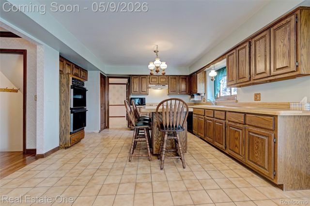 1688 Carpenter Drive, Troy, MI 48098