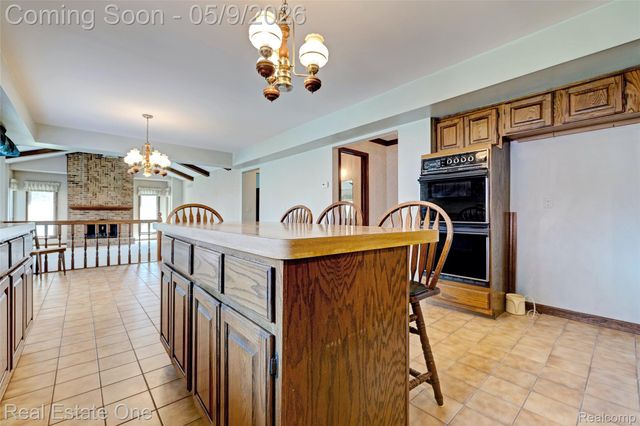 1688 Carpenter Drive, Troy, MI 48098