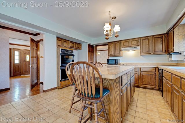 1688 Carpenter Drive, Troy, MI 48098