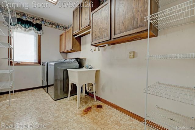 1688 Carpenter Drive, Troy, MI 48098
