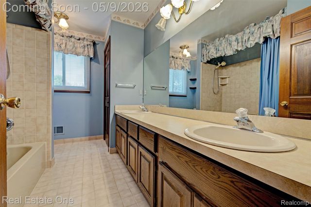 1688 Carpenter Drive, Troy, MI 48098