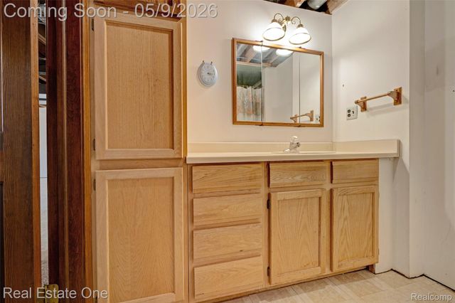 1688 Carpenter Drive, Troy, MI 48098