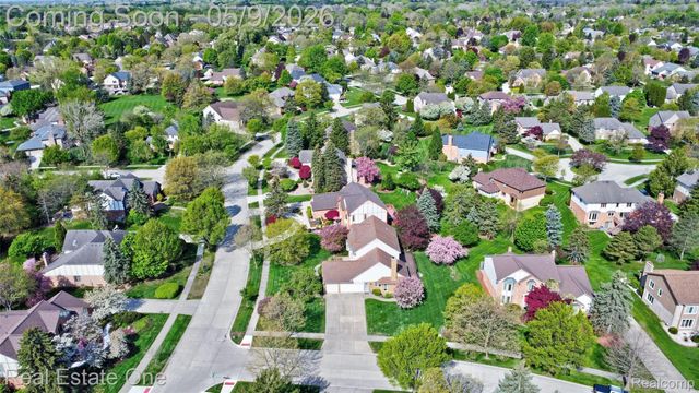 1688 Carpenter Drive, Troy, MI 48098