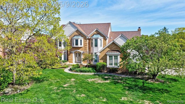 1688 Carpenter Drive, Troy, MI 48098