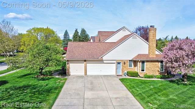 1688 Carpenter Drive, Troy, MI 48098