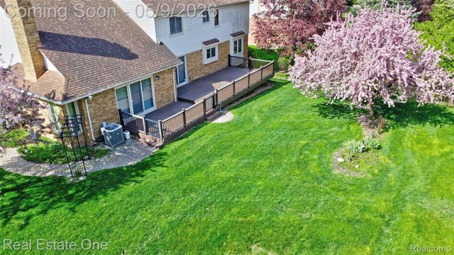 1688 Carpenter Drive, Troy, MI 48098