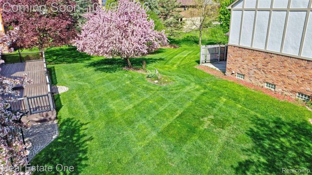 1688 Carpenter Drive, Troy, MI 48098