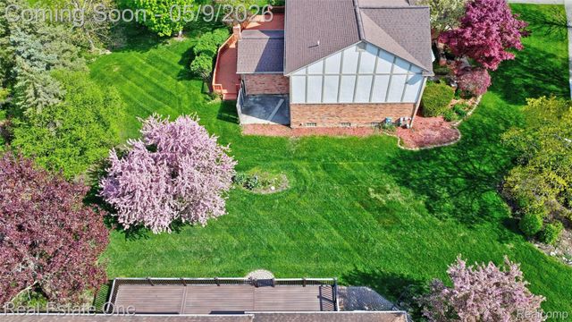 1688 Carpenter Drive, Troy, MI 48098