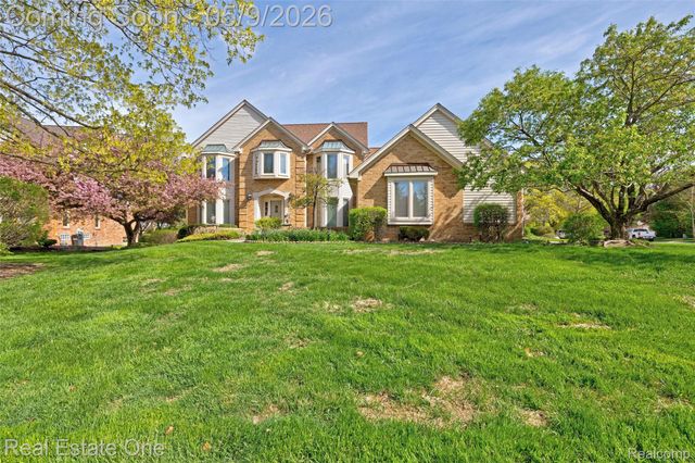 1688 Carpenter Drive, Troy, MI 48098
