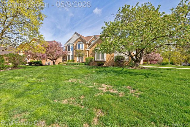 1688 Carpenter Drive, Troy, MI 48098