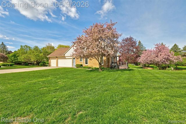 1688 Carpenter Drive, Troy, MI 48098