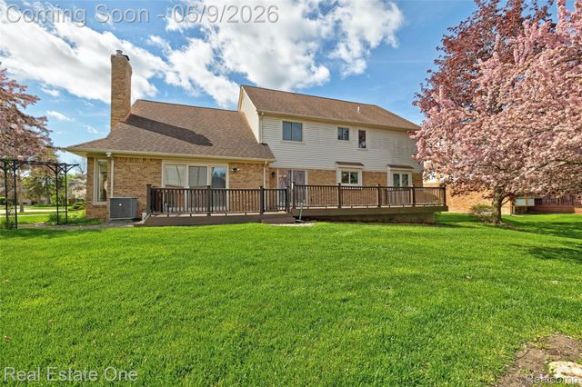 1688 Carpenter Drive, Troy, MI 48098