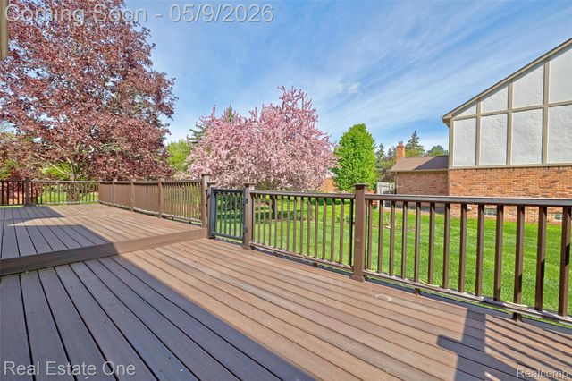 1688 Carpenter Drive, Troy, MI 48098