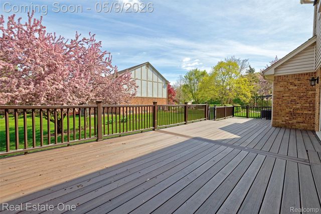 1688 Carpenter Drive, Troy, MI 48098