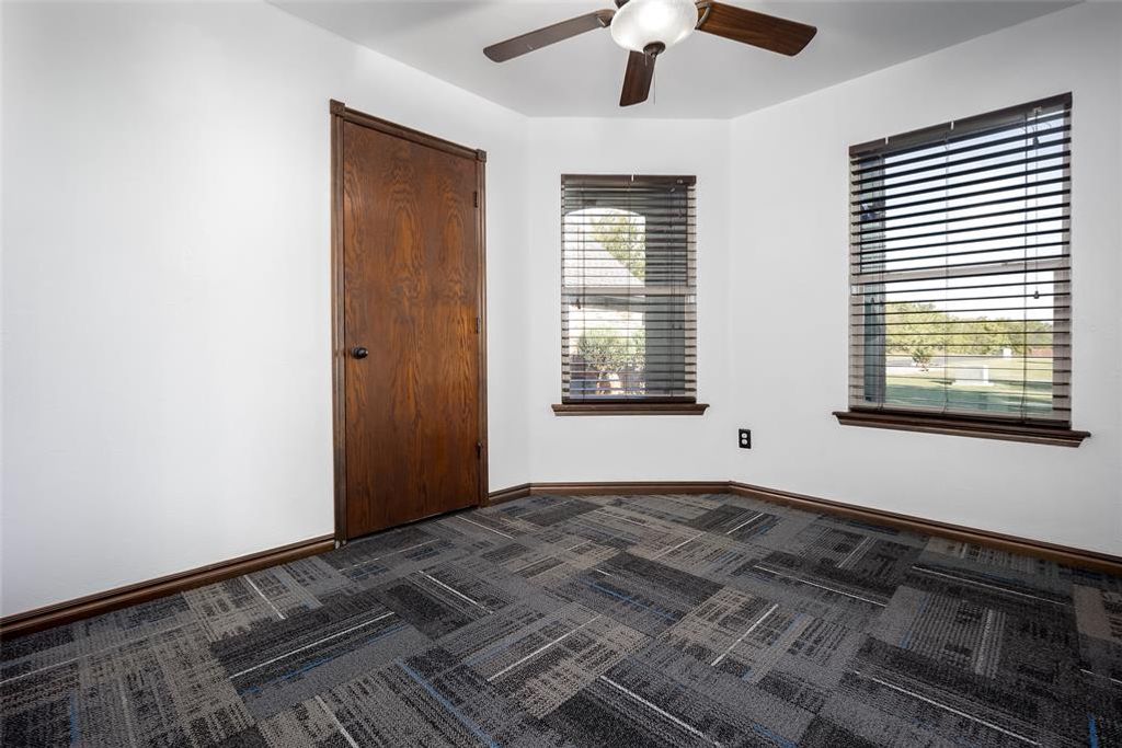 Image 16 of property listing at 949 County Street 2932, Tuttle, OK 73089