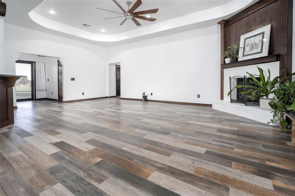 Image 4 of property listing at 949 County Street 2932, Tuttle, OK 73089