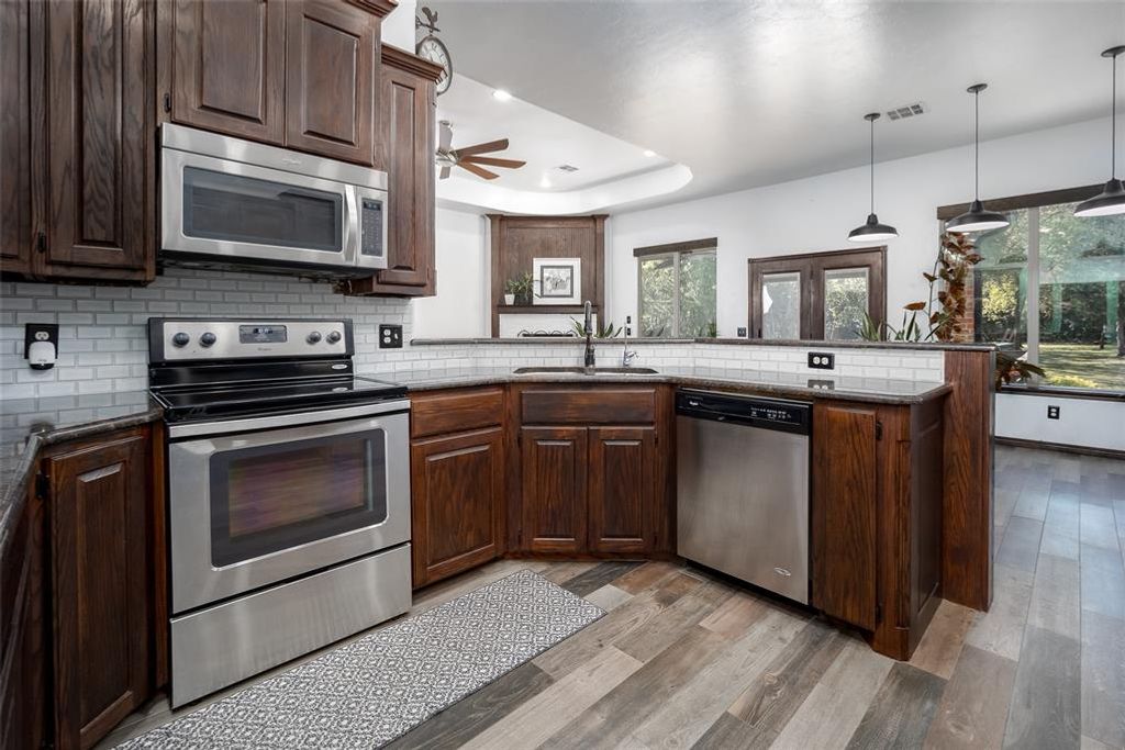 Image 6 of property listing at 949 County Street 2932, Tuttle, OK 73089