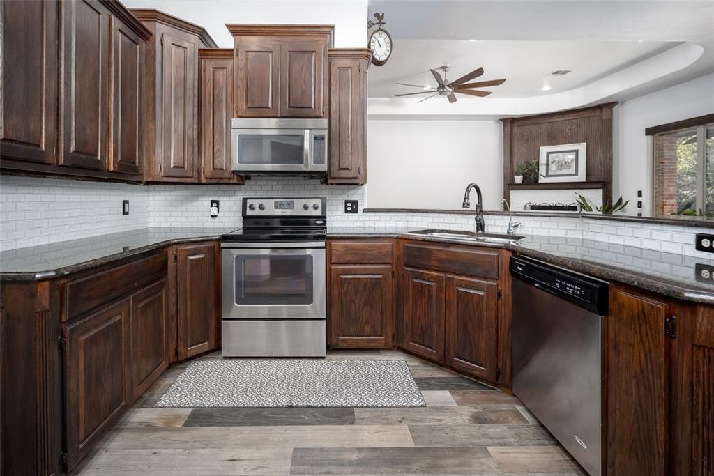 Image 9 of property listing at 949 County Street 2932, Tuttle, OK 73089