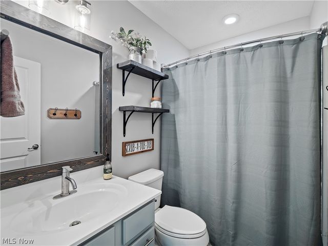 3145 Wheaton Dr Drive, Avon, OH 44011