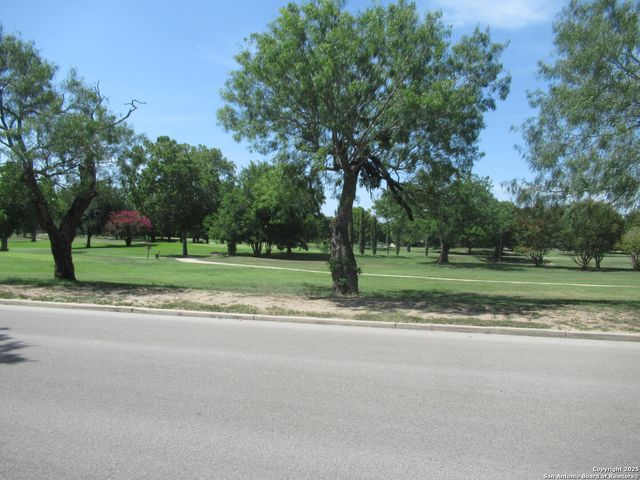 618 Golfcrest, Windcrest, TX 78239