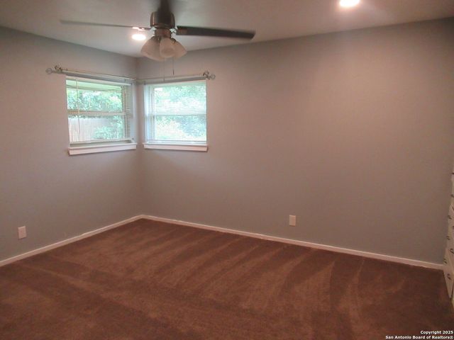 618 Golfcrest, Windcrest, TX 78239