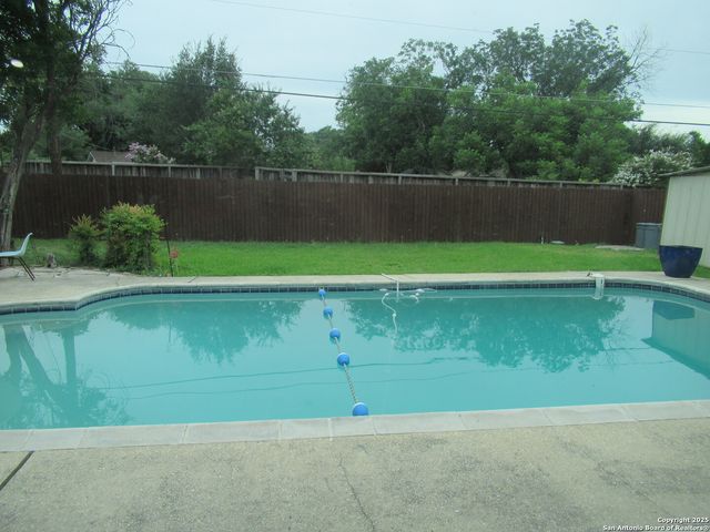 618 Golfcrest, Windcrest, TX 78239