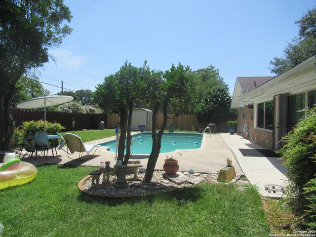 618 Golfcrest, Windcrest, TX 78239