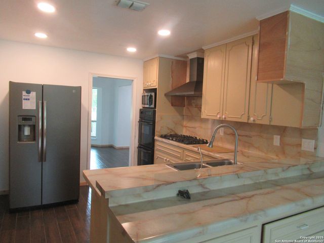 618 Golfcrest, Windcrest, TX 78239