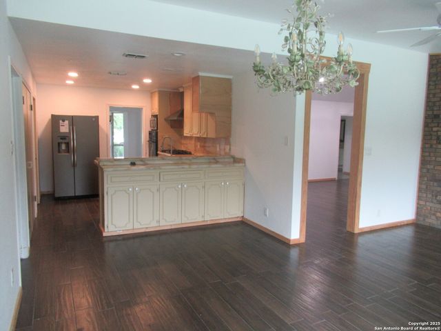 618 Golfcrest, Windcrest, TX 78239