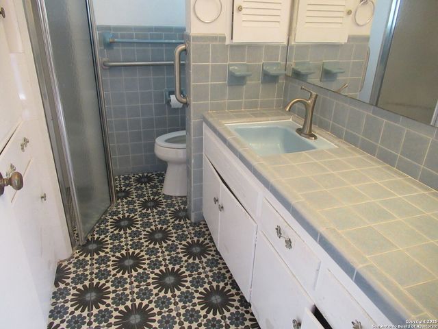 618 Golfcrest, Windcrest, TX 78239