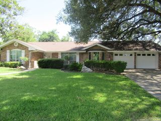 618 Golfcrest, Windcrest, TX 78239