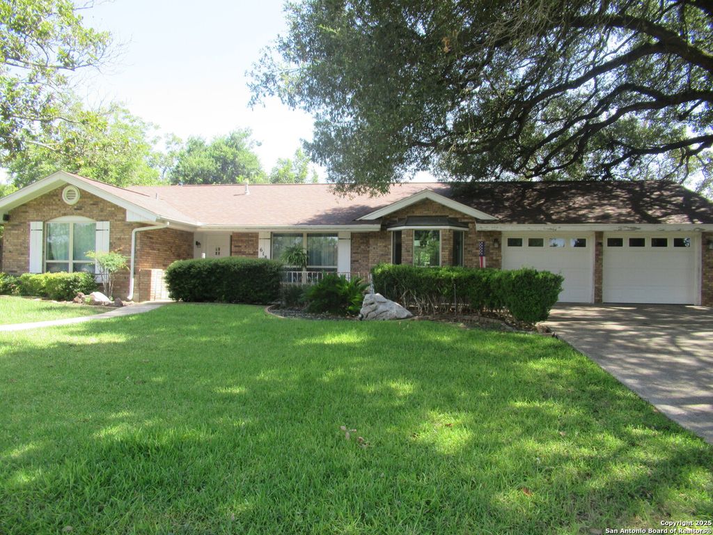 618 Golfcrest, Windcrest, TX 78239