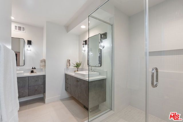 1322 Douglas Street, Los Angeles, CA 90026